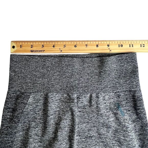 Gymshark Womens Gray Spell Out 7/8 Leggings Medium - Picture 6 of 9